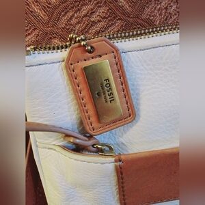 Fossil genuine leather crossbody purse Bag soft white and tan